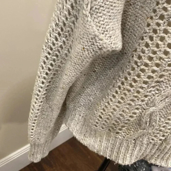 Decree Sweater - Picture 4 of 10